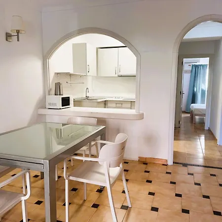 Rosamar Holidays شقة